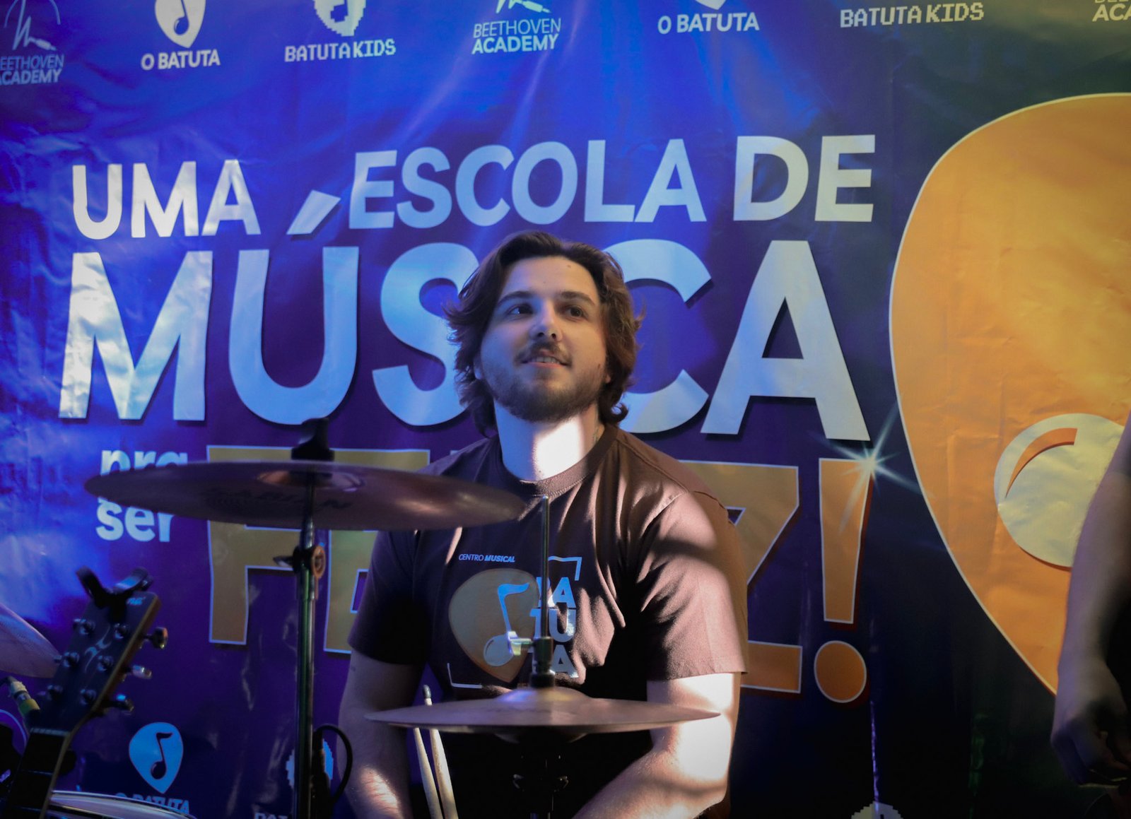 Aluno do Batuta em apresentação